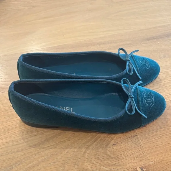 CHANEL Teal Velvet Ballet Flats - Picture 3 of 8